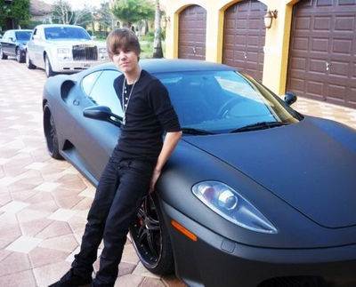 Justin-Bieber-black ferrari